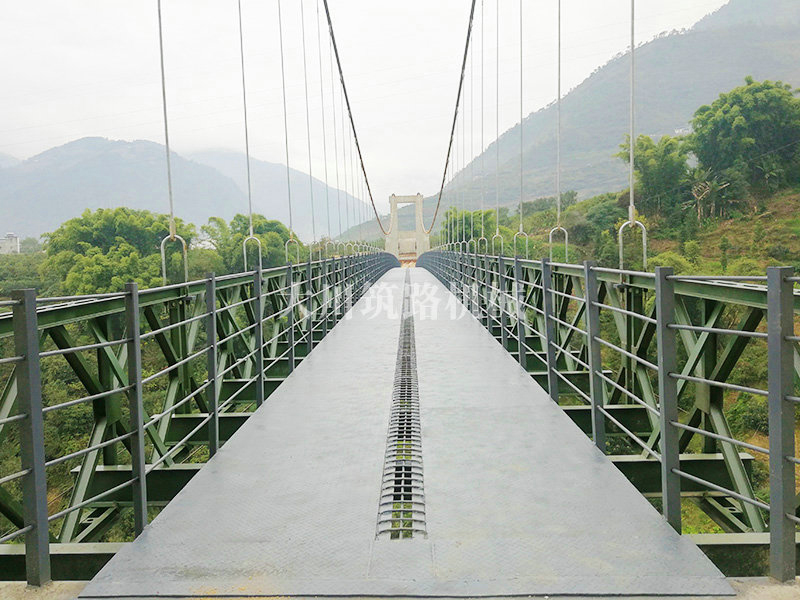 四川立新集團(tuán)吊橋項(xiàng)目 四川立新集團(tuán)吊橋項(xiàng)目